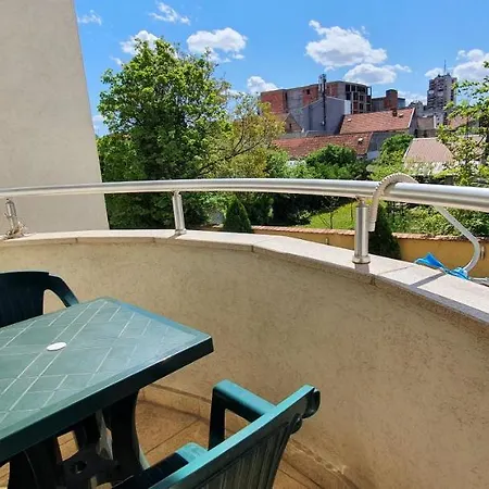 Apartment Julija 2 *
